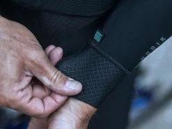 GOBIK Manchettes Légères Haru Pitch Black 8 GOBIK Manchettes Légères Haru Pitch Black -Composants Vtt Soldes 2023 gobik manchettes legeres haru pitch black 2