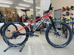 MONDRAKER Foxy R VTT All-Mountain Deep Purple / Flame Red 2022 -Composants Vtt Soldes 2023 mondraker foxy r vtt all mountain deep purple flame red 2022 3