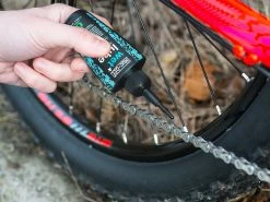 MUC-OFF Lubrifiant Chaîne Conditions Humides - Burette 50ml 9 MUC-OFF Lubrifiant Chaîne Conditions Humides - Burette 50ml -Composants Vtt Soldes 2023 muc off lubrifiant chaine conditions humides burette 50ml 3