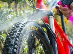 MUC-OFF Pack Bike Care Nettoyant Vélo Spray 1L + Lustrant Aérosol 500ml -Composants Vtt Soldes 2023 muc off pack bike care nettoyant velo spray 1l lustrant aerosol 500ml 5