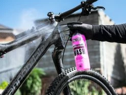 MUC-OFF Waterless Wash Nettoyant Sans Eau Haute Performance - Spray 750ml -Composants Vtt Soldes 2023 muc off waterless wash nettoyant sans eau haute performance spray 750ml 2