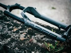 ROCKSHOX Fourche Zeb Ultimate 29'' Charger 3 RC2 DebonAir+ Déport 44mm 180mm 2023 11 ROCKSHOX Fourche Zeb Ultimate 29'' Charger 3 RC2 DebonAir+ Déport 44mm 180mm 2023 -Composants Vtt Soldes 2023 rockshox fourche zeb ultimate 29 charger 3 rc2 debonair deport 44mm 180mm 2023 4